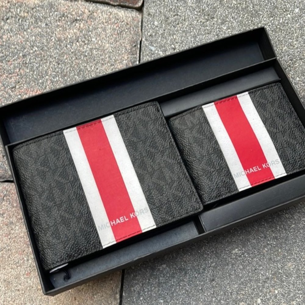 Michael Kors Boxed Signature 3 in 1 Bifold Wallet In Black / Flame Red - Picture 3 of 16